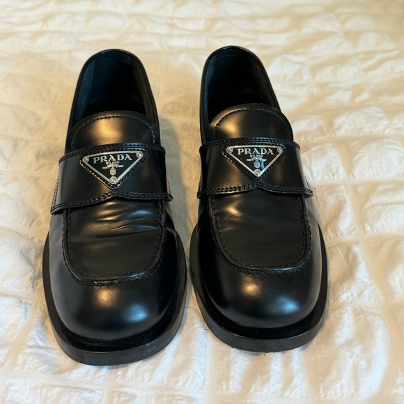 Authentic Prada classic black loafer, nearly perfect condition! - Picture 1 of 5